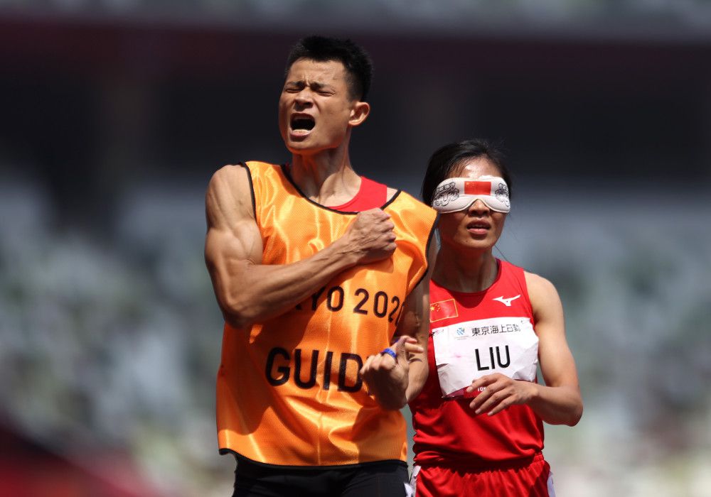 肖央表示孩子都是很真诚地对待父母，大人也要尽可能向孩子们学习这种真诚